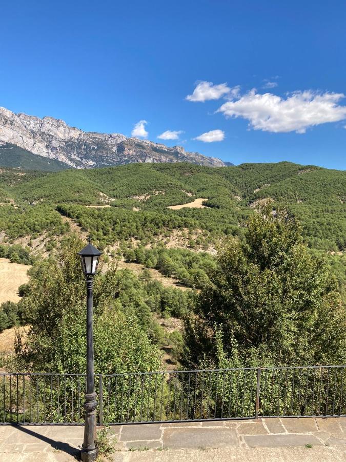 Vistas A La Montana En Un Pueblo Con Encanto. El Pueyo de Araguás Exteriör bild