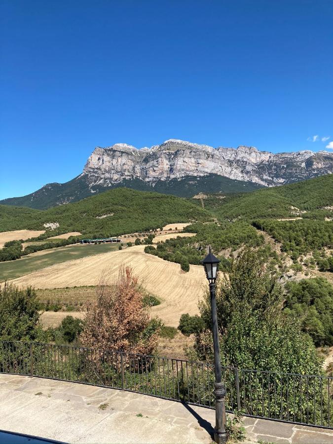 Vistas A La Montana En Un Pueblo Con Encanto. El Pueyo de Araguás Exteriör bild