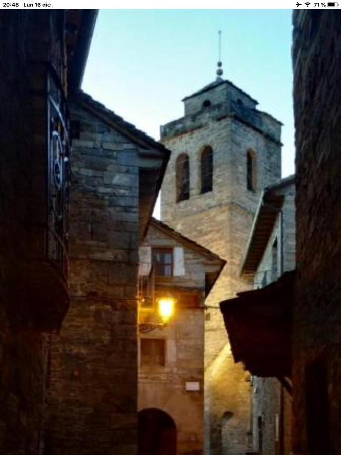 Vistas A La Montana En Un Pueblo Con Encanto. El Pueyo de Araguás Exteriör bild